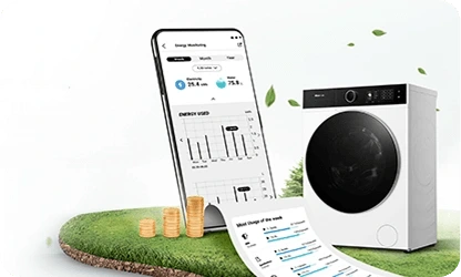 Obraz przedstawia pralkę z dużym okrągłym bębnem oraz smartfon z aplikacją pokazującą zużycie energii. Obok znajdują się monety i wydruk z wykresami, a w tle widoczne są zielone liście.