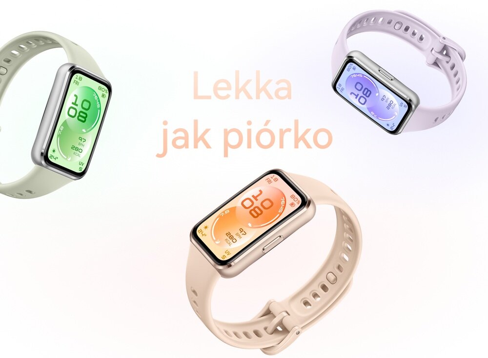 Na obrazie widoczne są trzy smartbandy w różnych kolorach: zielonym, fioletowym i beżowym. W tle znajduje się tekst \'Lekka jak piórko\'.
