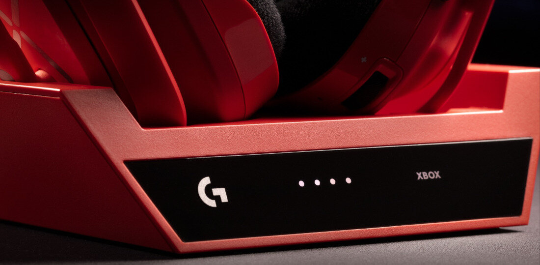 Słuchawki LOGITECH A50X Lightspeed Bezprzewodowe, Nauszne Czerwony PLAYSYNC Xbox PS5 PC wieloplatformowe, stacja bazowa na czarnym tle