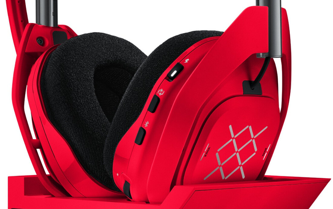Słuchawki LOGITECH A50X Lightspeed Bezprzewodowe, Nauszne Czerwony Bluetooth miksowanie dźwięku stacja bazowa, słuchawki gamingowe od góry na czarnym tle