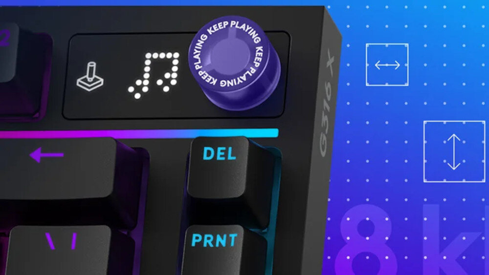 Fragment klawiatury z widocznymi klawiszami DEL i PRNT oraz pokrętłem z napisem \'KEEP PLAYING\'. Obok znajduje się symbol joysticka i nuty, a na obudowie widnieje napis \'G316 X\'.