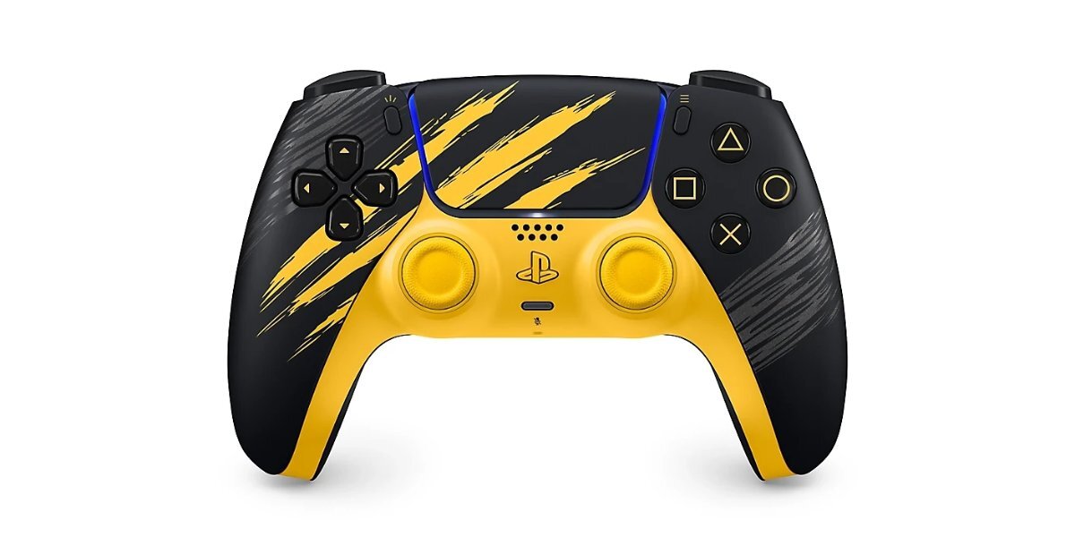 Kontroler Dualsense Marvel’s Wolverine Battle Yellow Edition na białym tle.