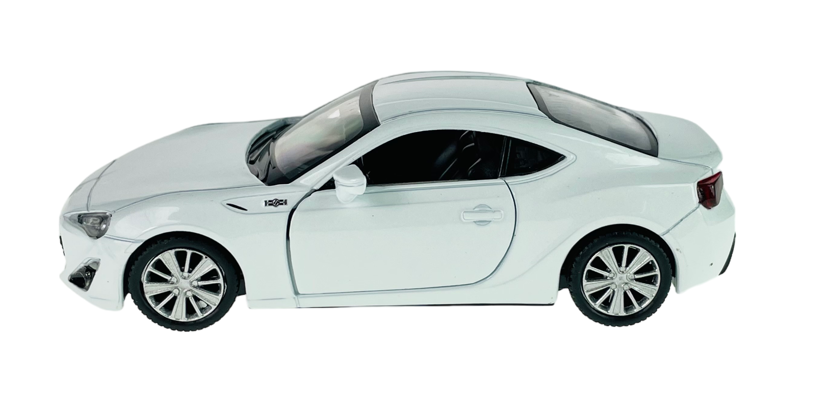 Biały model samochodu sportowego z widocznymi szczegółami, takimi jak felgi i lusterka boczne. Na masce znajduje się logo \'Toyota\'.