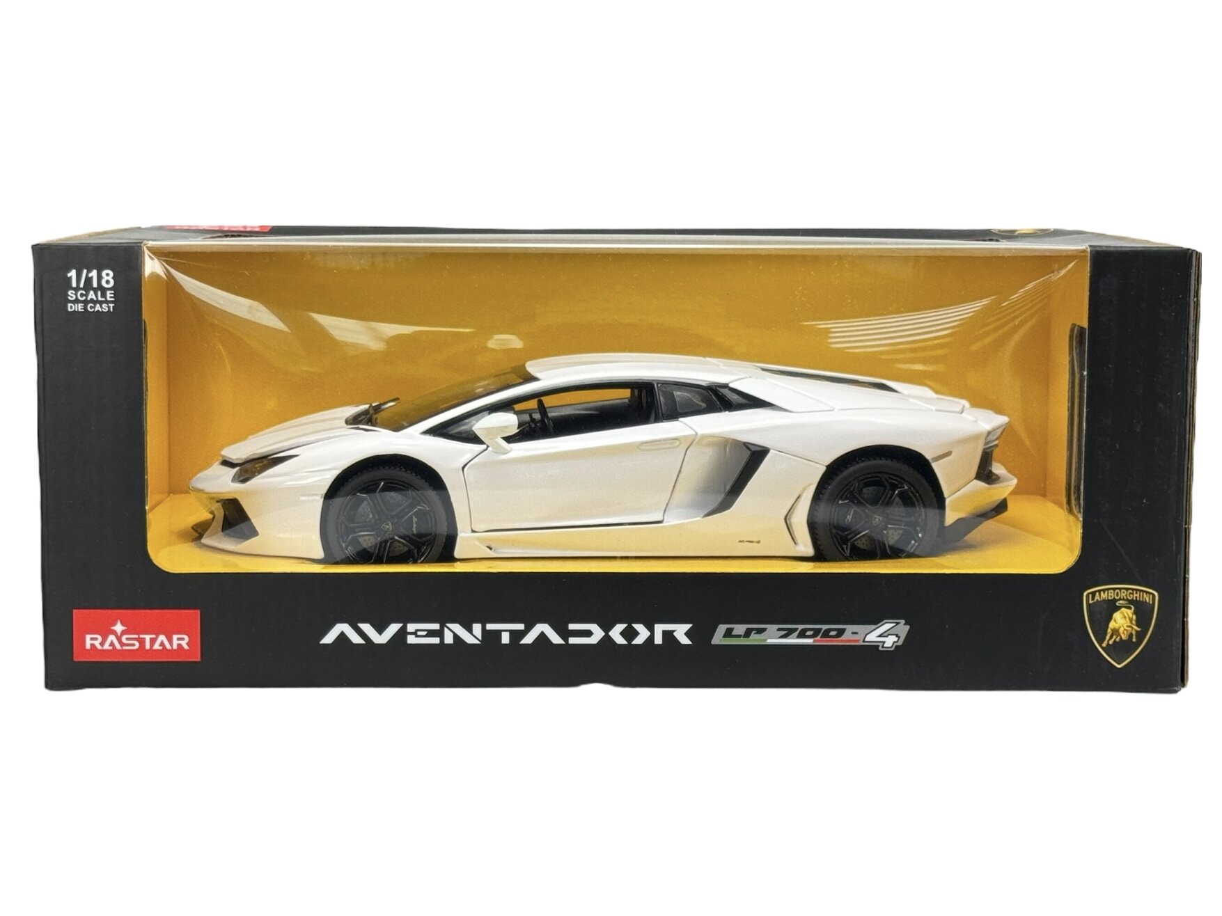 Model samochodu w skali 1/18 przedstawiający biały Lamborghini Aventador LP 700-4, zapakowany w pudełko z przezroczystym frontem. Na opakowaniu widoczne są logotypy \'RASTAR\' i \'Lamborghini\'.