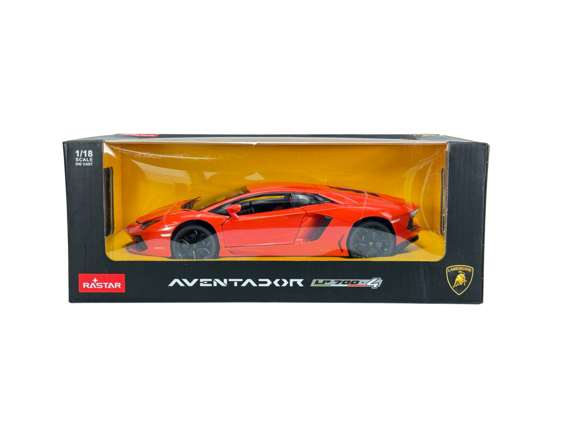 Model samochodu w skali 1:18 w kolorze pomarańczowym znajduje się w pudełku z przezroczystym frontem. Na opakowaniu widoczne są napisy: \'Rastar\', \'Aventador LP 700-4\' oraz logo Lamborghini.