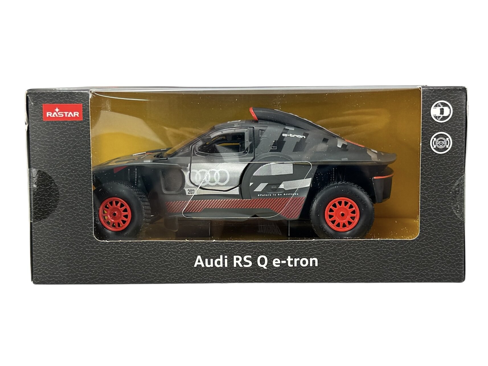 Model samochodu Audi RS Q e-tron w skali 1:24 w szarym kolorze z czerwonymi kołami, zapakowany w pudełko z logo Rastar. Na pudełku widoczny jest napis \'Audi RS Q e-tron\'.