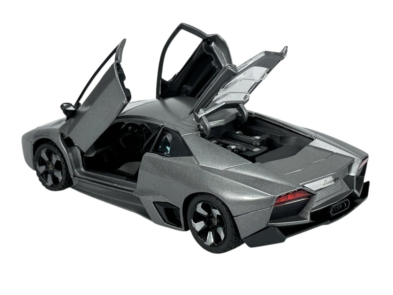 Model samochodu w kolorze grafitowym z otwartymi drzwiami i klapą silnika. Na tylnej części widoczny jest napis \'Lamborghini\'.