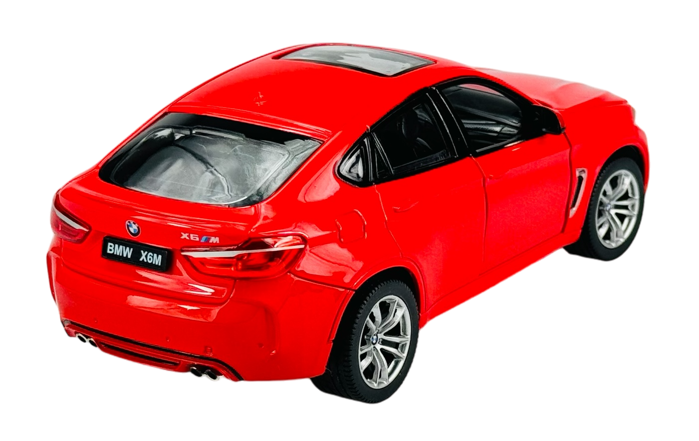 Czerwony model samochodu BMW X6M w skali 1:24 z widocznym logo BMW i napisem \'BMW X6M\' na tablicy rejestracyjnej. Samochód ma srebrne felgi i przezroczysty dach.