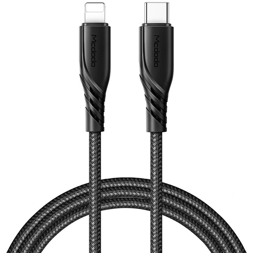 Na obrazie widoczny jest czarny kabel z dwoma końcówkami: USB-C i Lightning. Na obu końcówkach znajduje się napis \'Mcdodo\'.