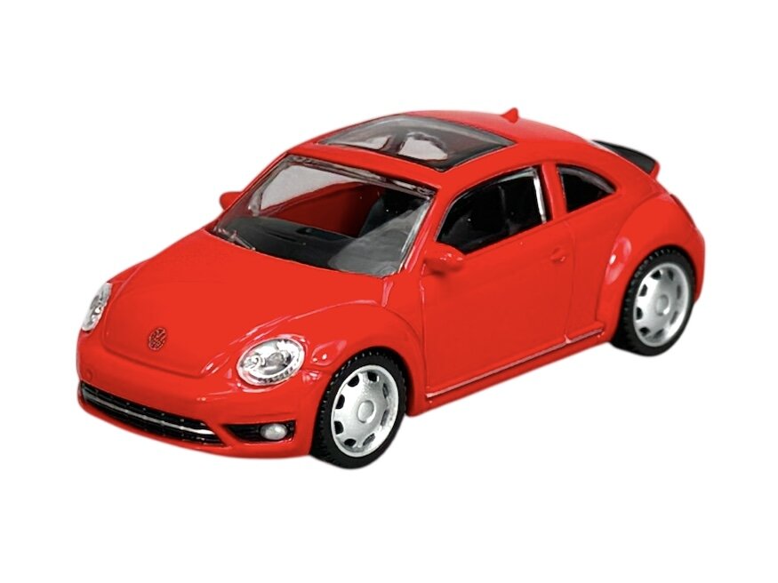 Czerwony model samochodu osobowego z logo VW na masce, posiadający srebrne felgi i przeszklony dach.