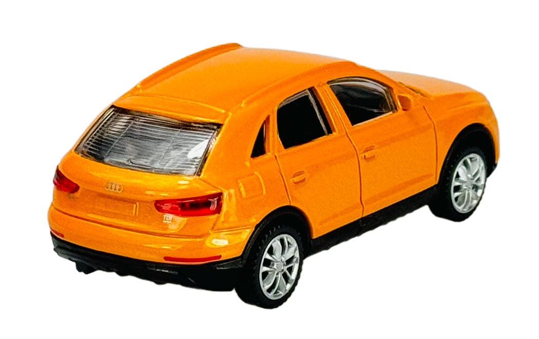 Model samochodu w kolorze pomarańczowym, przedstawiający Audi Q3, wykonany z metalu. Na tylnej części widoczne jest logo Audi oraz oznaczenie modelu \'Q3\'.
