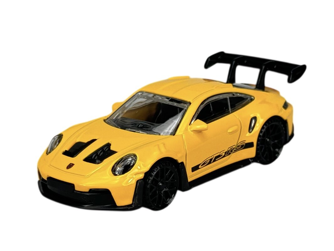 Żółty model samochodu sportowego z czarnymi detalami i dużym tylnym spojlerem. Na boku widoczny napis \'GT3 RS\'.