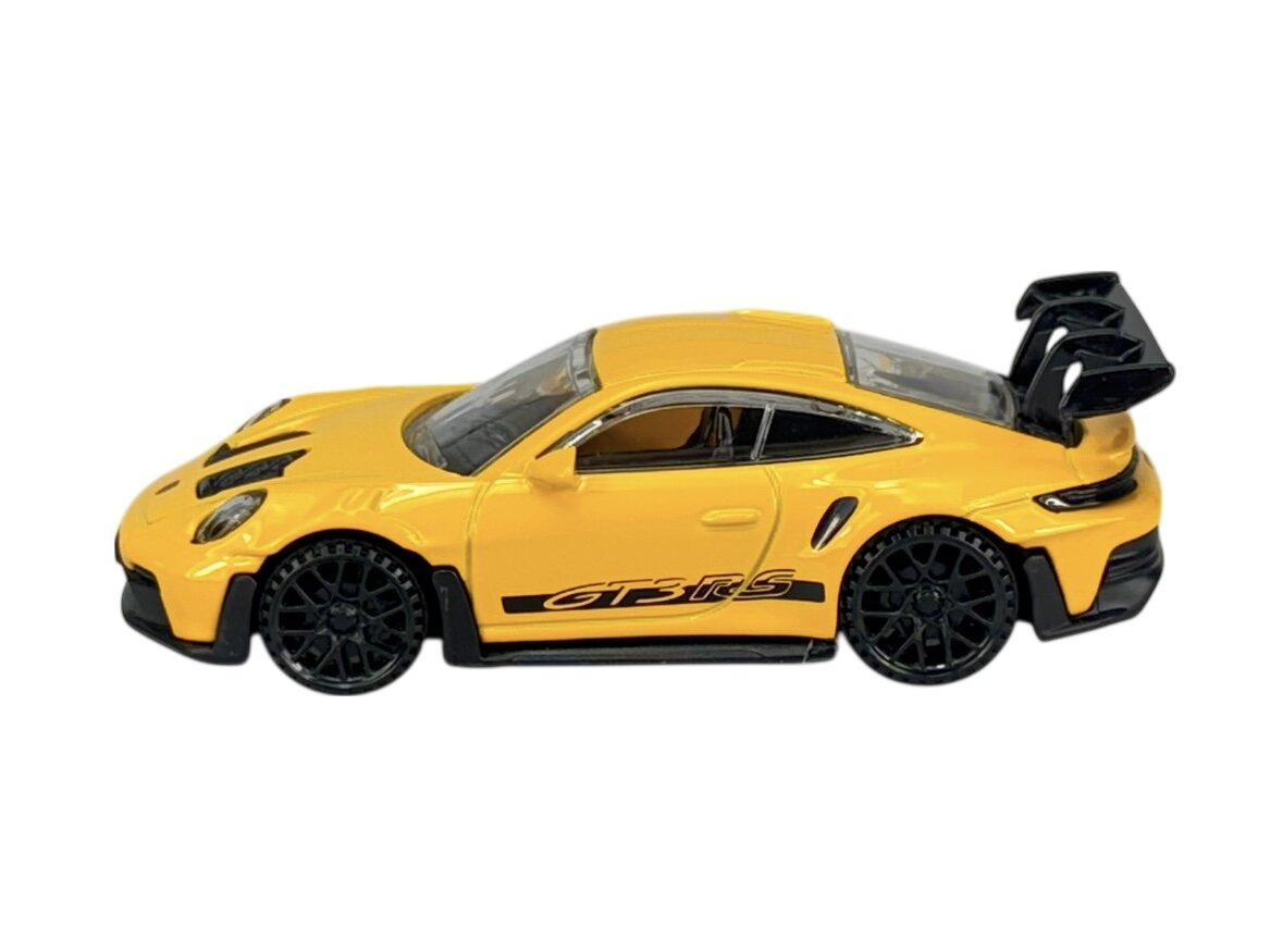 Żółty model samochodu sportowego z czarnymi detalami i napisem \'GT3 RS\' na boku. Posiada duży tylny spojler i czarne felgi.