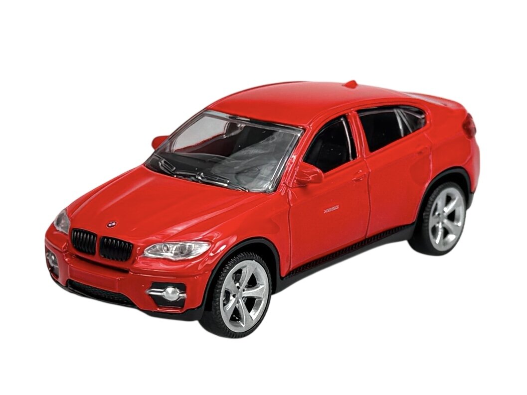 Czerwony model samochodu w skali 1:43, przypominający BMW X6, z widocznymi szczegółami jak reflektory, grill i felgi. Na drzwiach znajduje się napis \'X6\'.