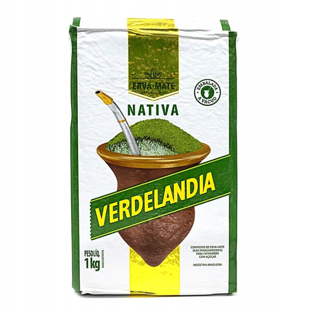 Opakowanie yerba mate z napisem \'VERDELANDIA\' i \'NATIVA\', przedstawiające naczynie z zielonym suszem i metalową rurką. Widoczne są również napisy \'PESO LÍQ. 1 kg\' oraz \'EMBALADO A VÁCUO\'.