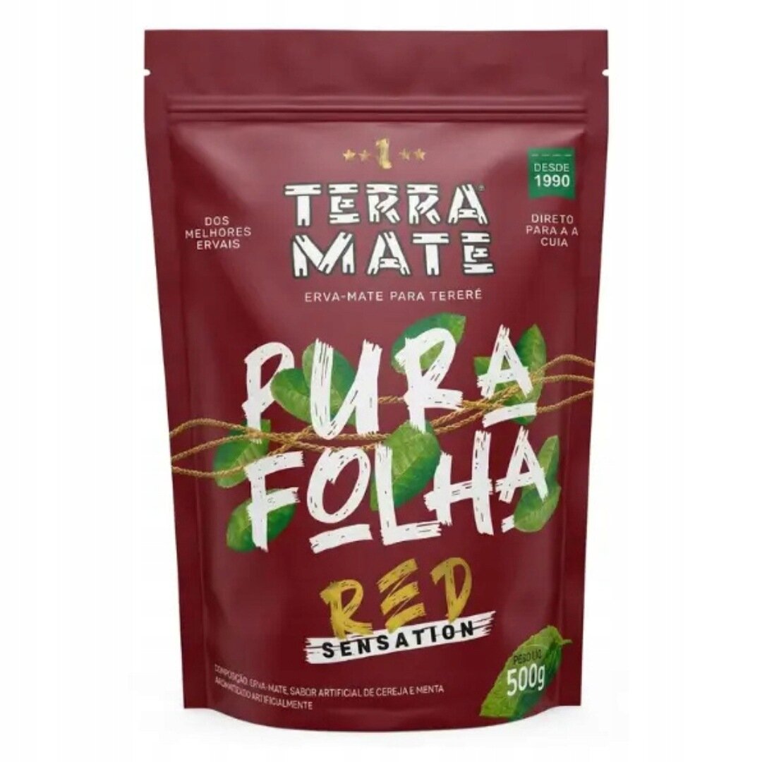 Opakowanie Yerba Mate Terra Mate Pura Folha Red Sensation 500g w kolorze bordowym z białymi napisami i grafiką zielonych liści. Widoczny tekst: \'TERRA MATE\', \'PURA FOLHA\', \'RED SENSATION\'.