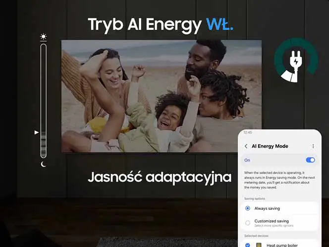 Na ekranie telewizora wyświetlany jest obraz rodziny na plaży z tekstem \'Tryb AI Energy WŁ.\' oraz \'Jasność adaptacyjna\'. Obok widoczny jest interfejs ustawień z opcją \'AI Energy Mode\' i różnymi trybami oszczędzania energii.