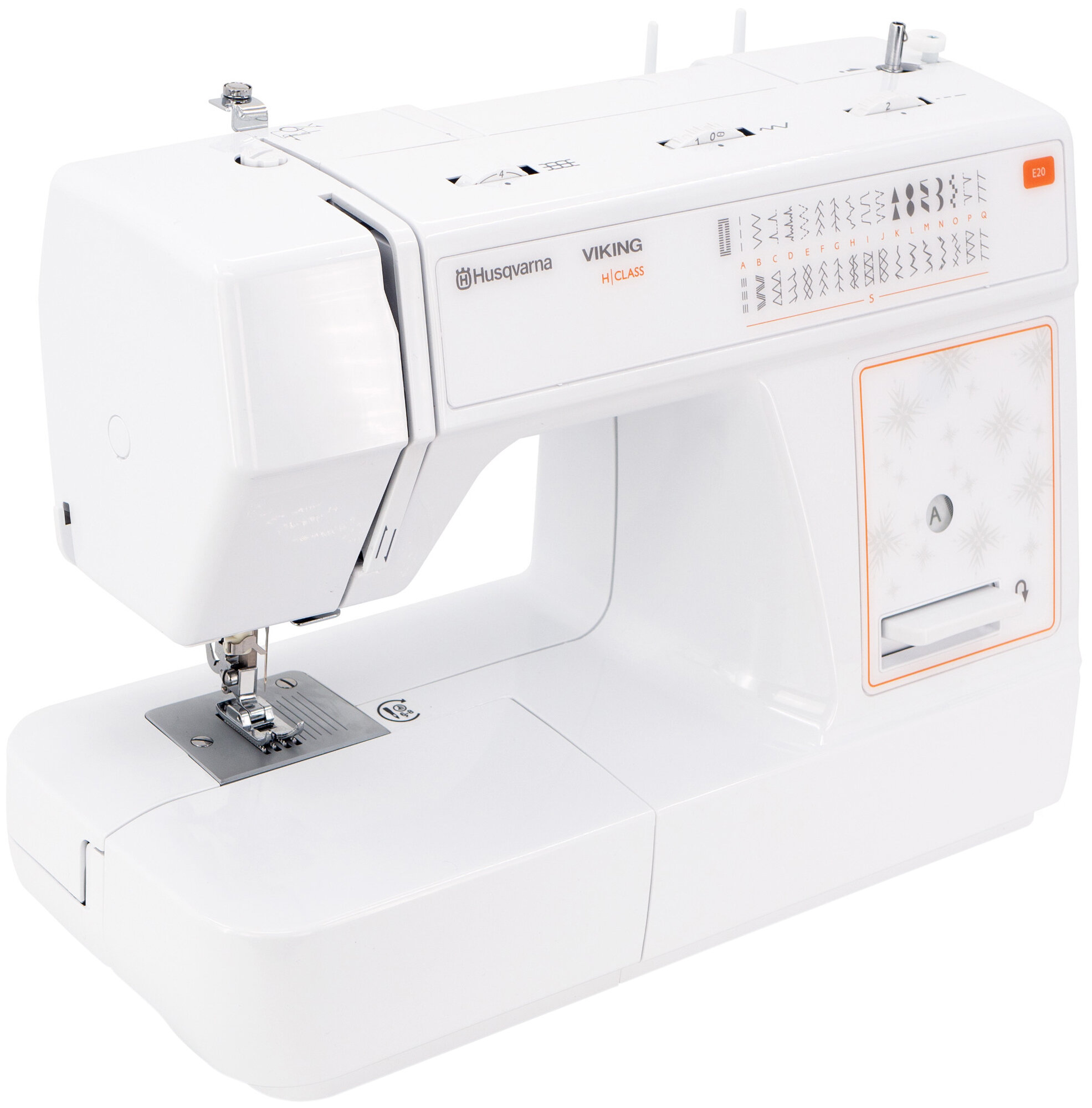 Biała maszyna do szycia z widocznymi oznaczeniami \'Husqvarna VIKING H|CLASS\' oraz różnymi wzorami ściegów na panelu. Na maszynie znajduje się także oznaczenie modelu \'E20\'.