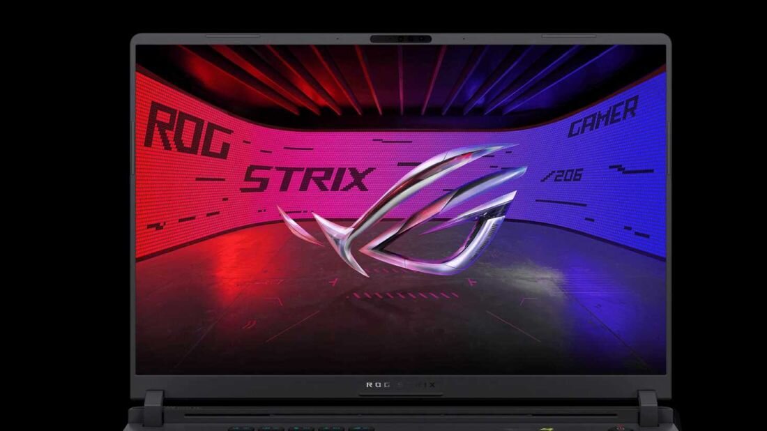 Laptop z wyświetlaczem pokazującym kolorową grafikę z napisem \'ROG STRIX GAMER\'. Widoczne jest logo producenta na ekranie.