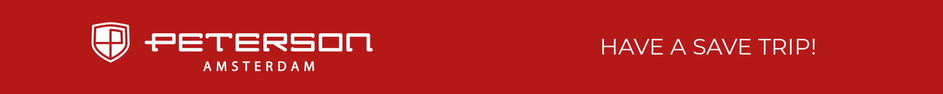Czerwony baner z białym logo i napisem \'PETERSON AMSTERDAM\' oraz tekstem \'HAVE A SAVE TRIP!\'.