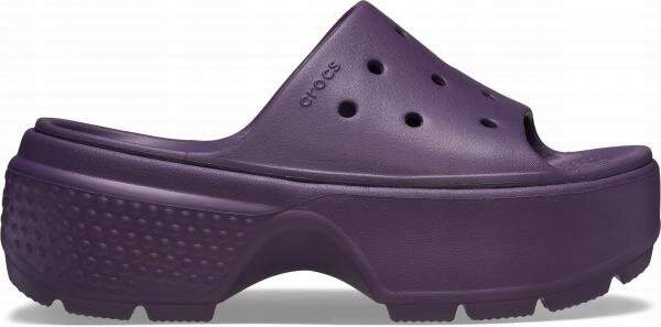 Fioletowe klapki na platformie z otworami wentylacyjnymi i napisem \'crocs\' na boku.