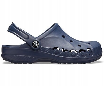 Na obrazie widoczny jest pojedynczy, granatowy chodak z otworami wentylacyjnymi i paskiem na piętę. Na boku znajduje się logo producenta oraz wycięty napis \'crocs\'.
