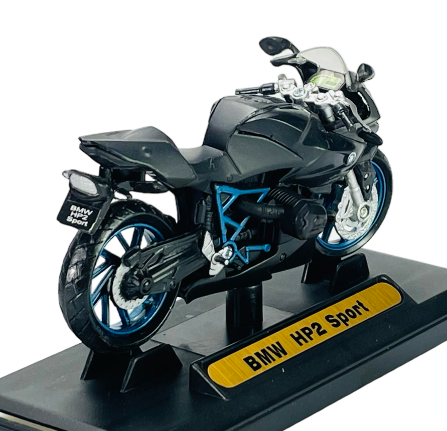Model motocykla w skali 1:18 przedstawiający BMW HP2 Sport, umieszczony na podstawce z napisem \'BMW HP2 Sport\'. Motocykl jest w kolorze czarnym z niebieskimi akcentami na kołach i ramie.