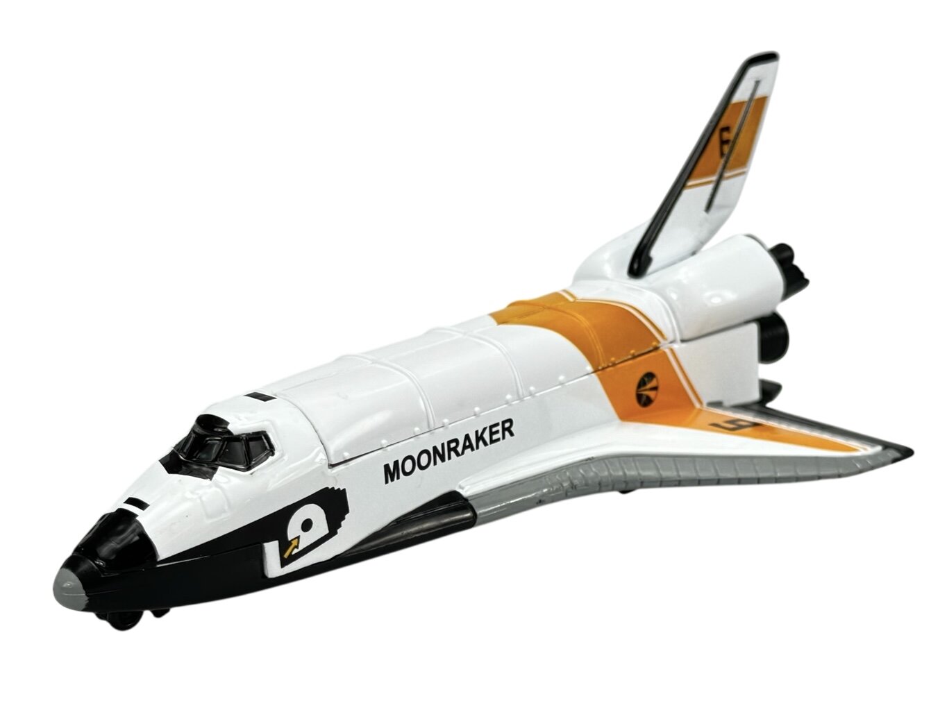 Model wahadłowca kosmicznego w kolorze białym z czarnymi i pomarańczowymi elementami, z napisem \'MOONRAKER\' na boku. Na stateczniku pionowym widoczne jest logo z literą \'F\'.