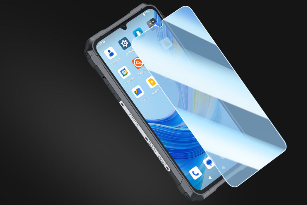 Smartfon z wyświetlaczem o przekątnej 6.72 cala, na którym widoczne są ikony aplikacji. Na ekranie znajduje się przezroczysta osłona ochronna.