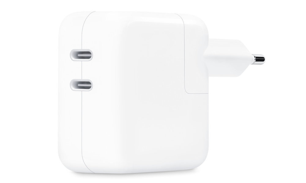 Biała ładowarka sieciowa z dwoma portami USB-C i wtyczką do gniazdka elektrycznego.