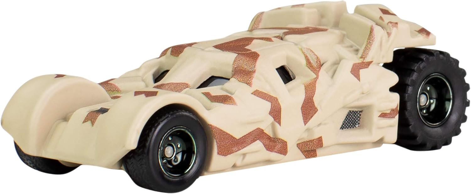 Model samochodu w kolorze beżowym z brązowymi wzorami, przypominający pojazd Batmobile. Posiada duże, czarne koła i detale na karoserii.
