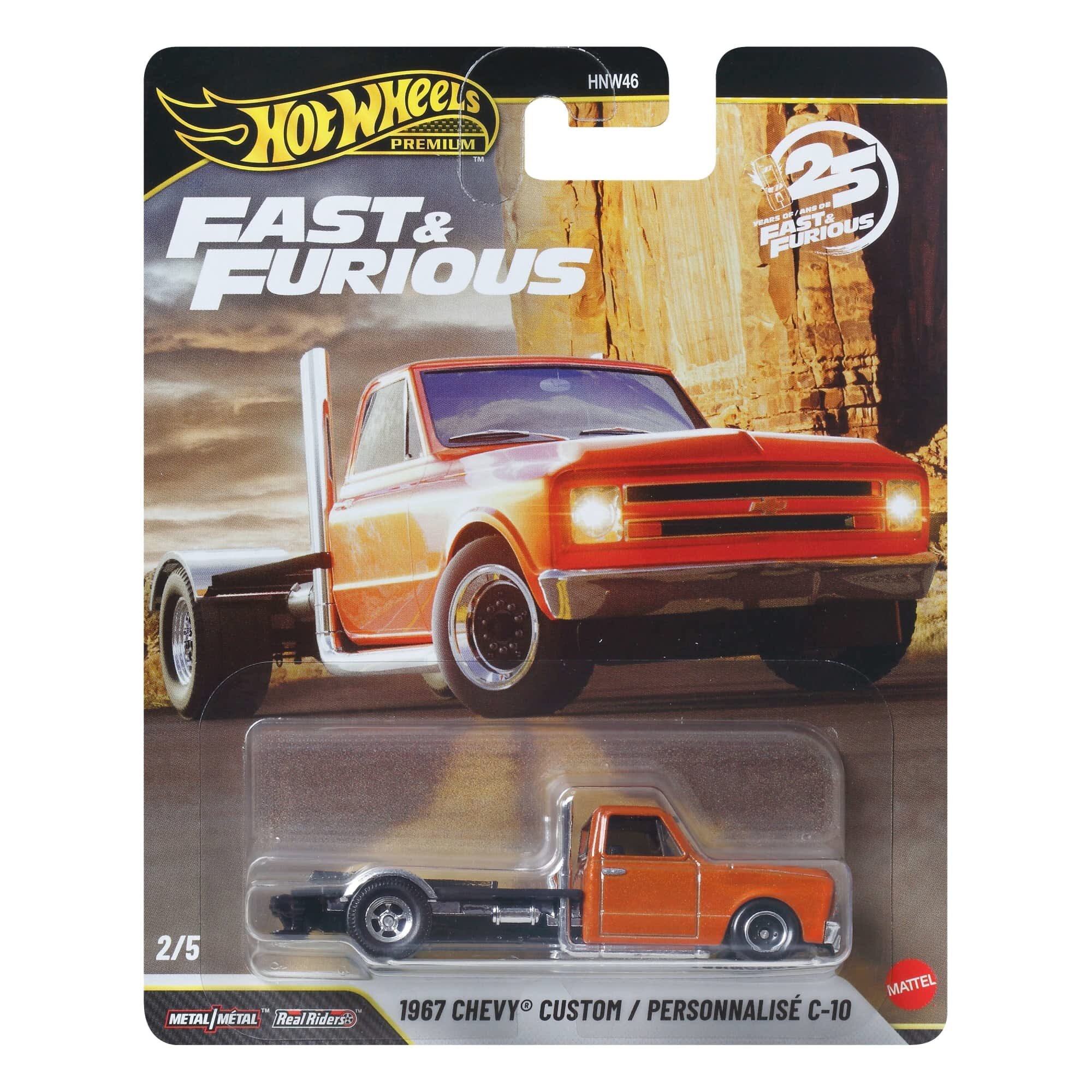 Opakowanie modelu samochodu Hot Wheels z serii Fast & Furious, przedstawiające pomarańczowy pojazd 1967 Chevy Custom C-10. Na opakowaniu widnieje napis \'Fast & Furious\' oraz logo Hot Wheels i Mattel.