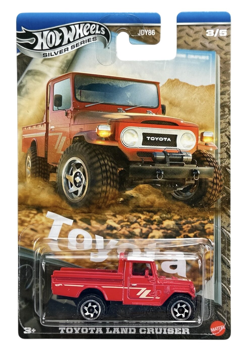 Opakowanie z modelem samochodu Hot Wheels Silver Series przedstawiające czerwony Toyota Land Cruiser. Na opakowaniu widnieje napis \'Toyota\' oraz logo \'Mattel\'.