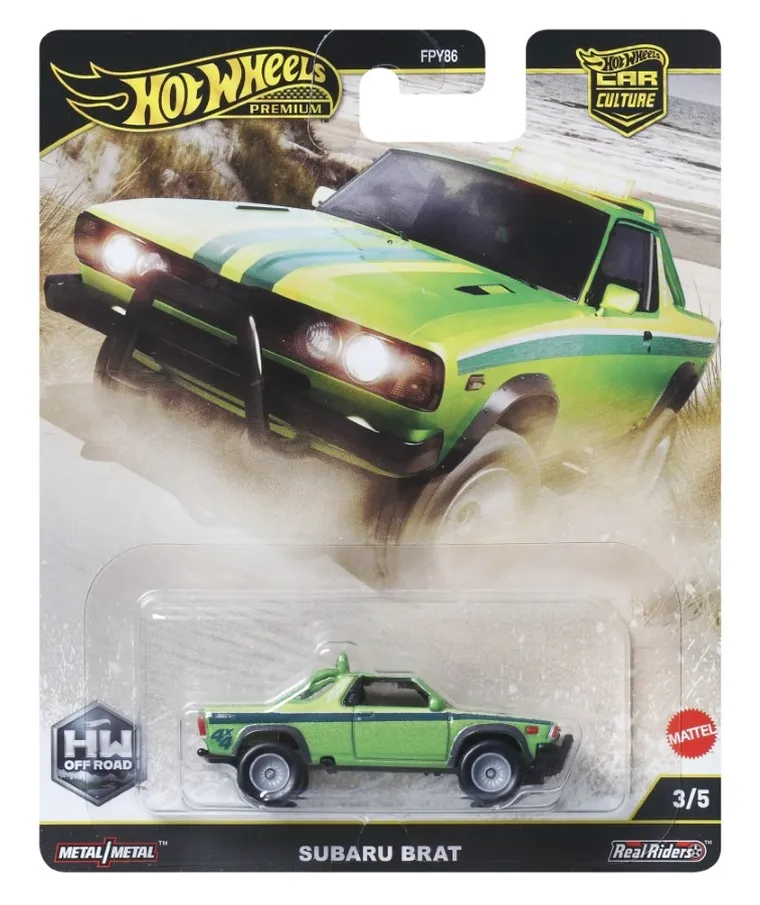 Opakowanie z modelem samochodu Hot Wheels Premium, przedstawiające zielony pojazd Subaru Brat. Widoczne napisy to \'Hot Wheels Premium\', \'HW Off Road\', \'Subaru Brat\', \'Metal/Metal\', \'Real Riders\', \'Mattel\', \'3/5\'.