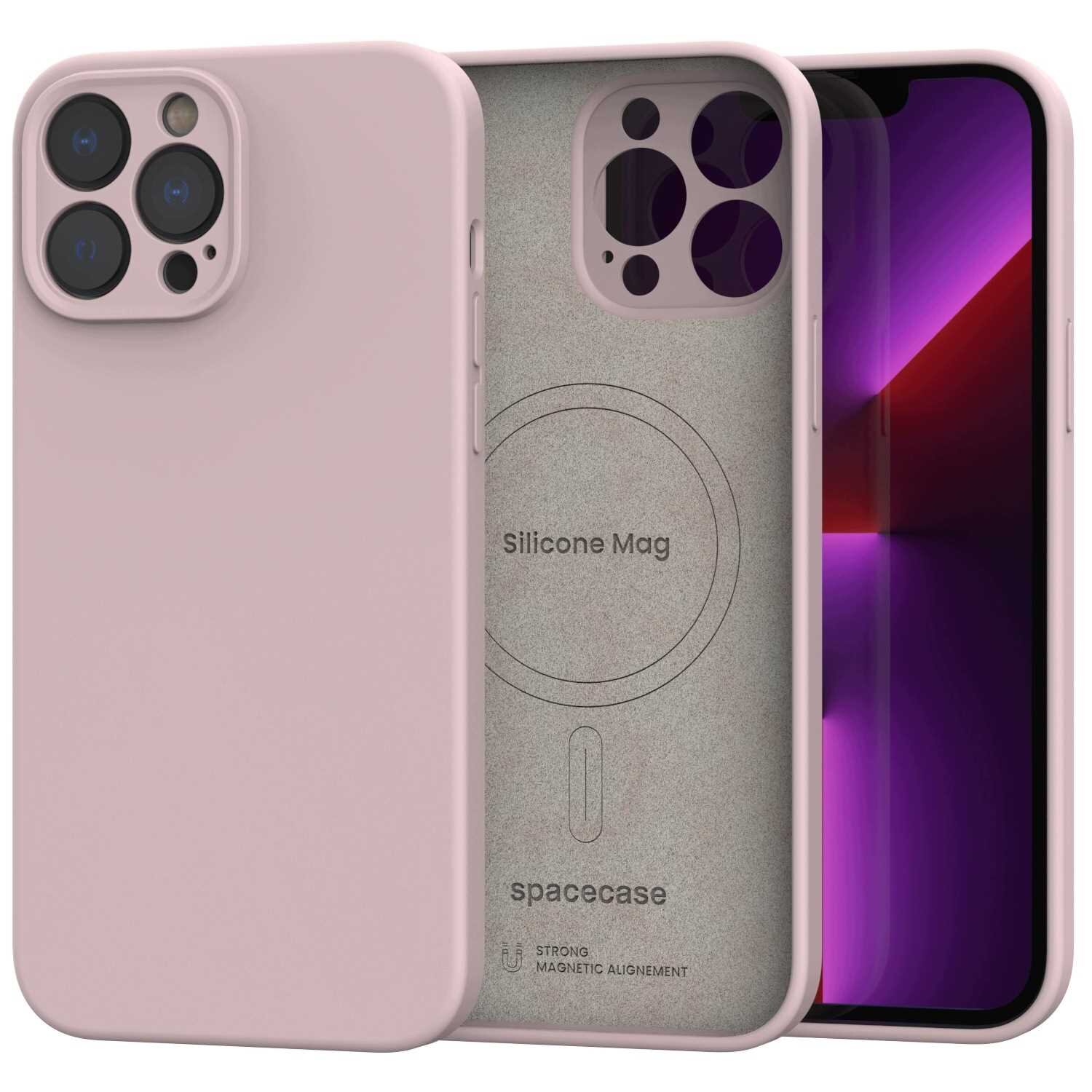 Różowe silikonowe etui na telefon z widocznym napisem \'Silicone Mag\' oraz logo \'spacecase\'. Etui posiada wycięcia na aparat i jest przeznaczone do iPhone 13 Pro Max.