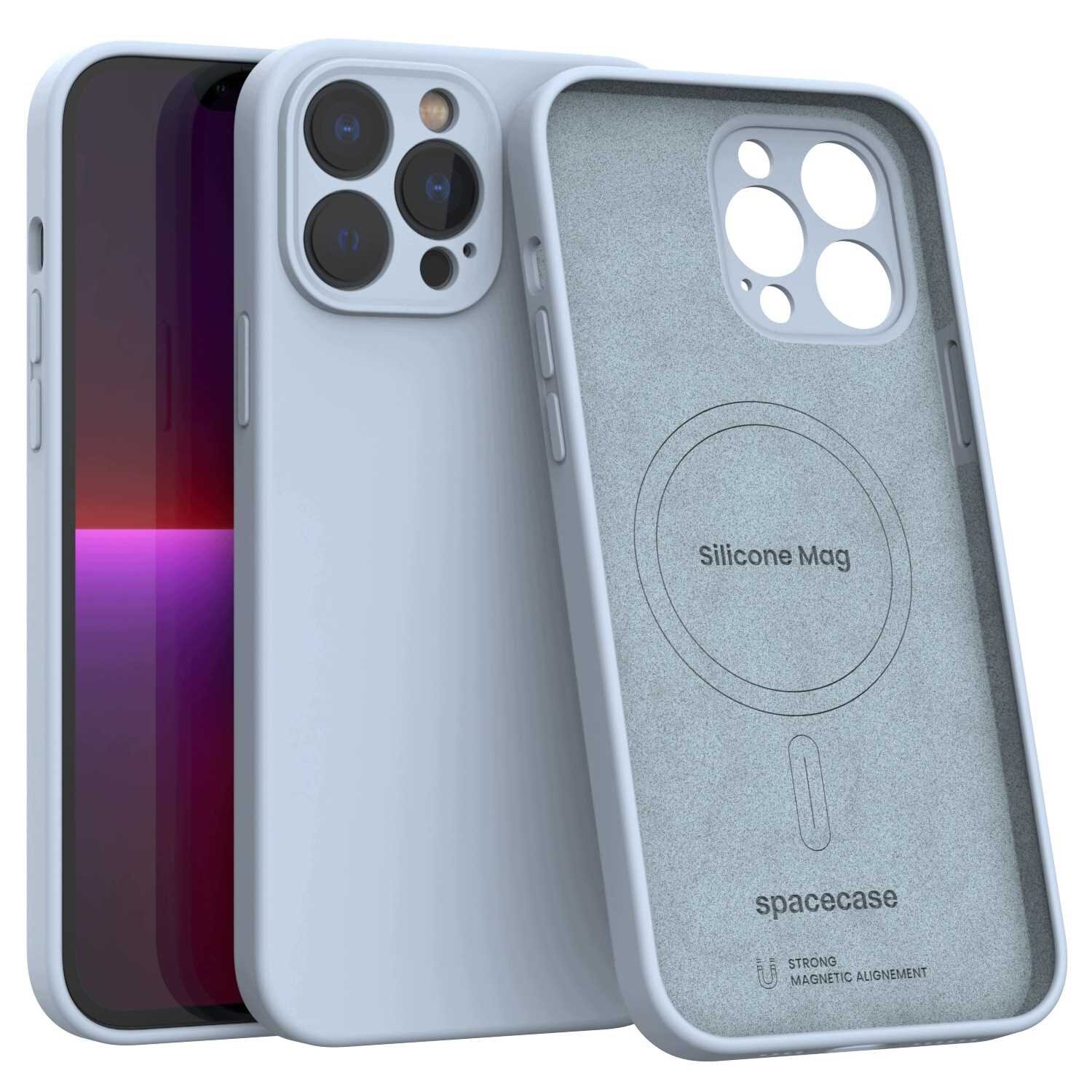 Na obrazie widoczne jest niebieskie silikonowe etui magnetyczne z MagSafe, przeznaczone do iPhone 13 Pro Max. Na wewnętrznej stronie etui znajduje się napis \'Silicone Mag\' oraz logo \'spacecase\'.