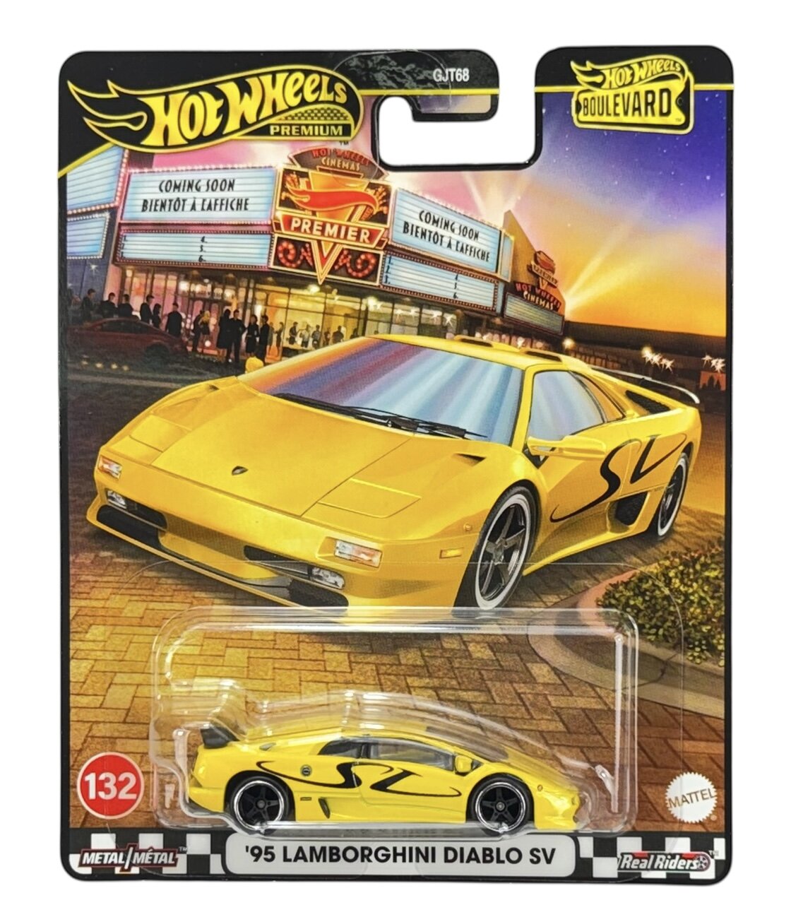 Opakowanie z modelem samochodu Hot Wheels Premium Boulevard, przedstawiające żółty samochód \'95 Lamborghini Diablo SV. Na opakowaniu widnieje napis \'COMING SOON BIENTÔT À L\'AFFICHE\' oraz numer 132.