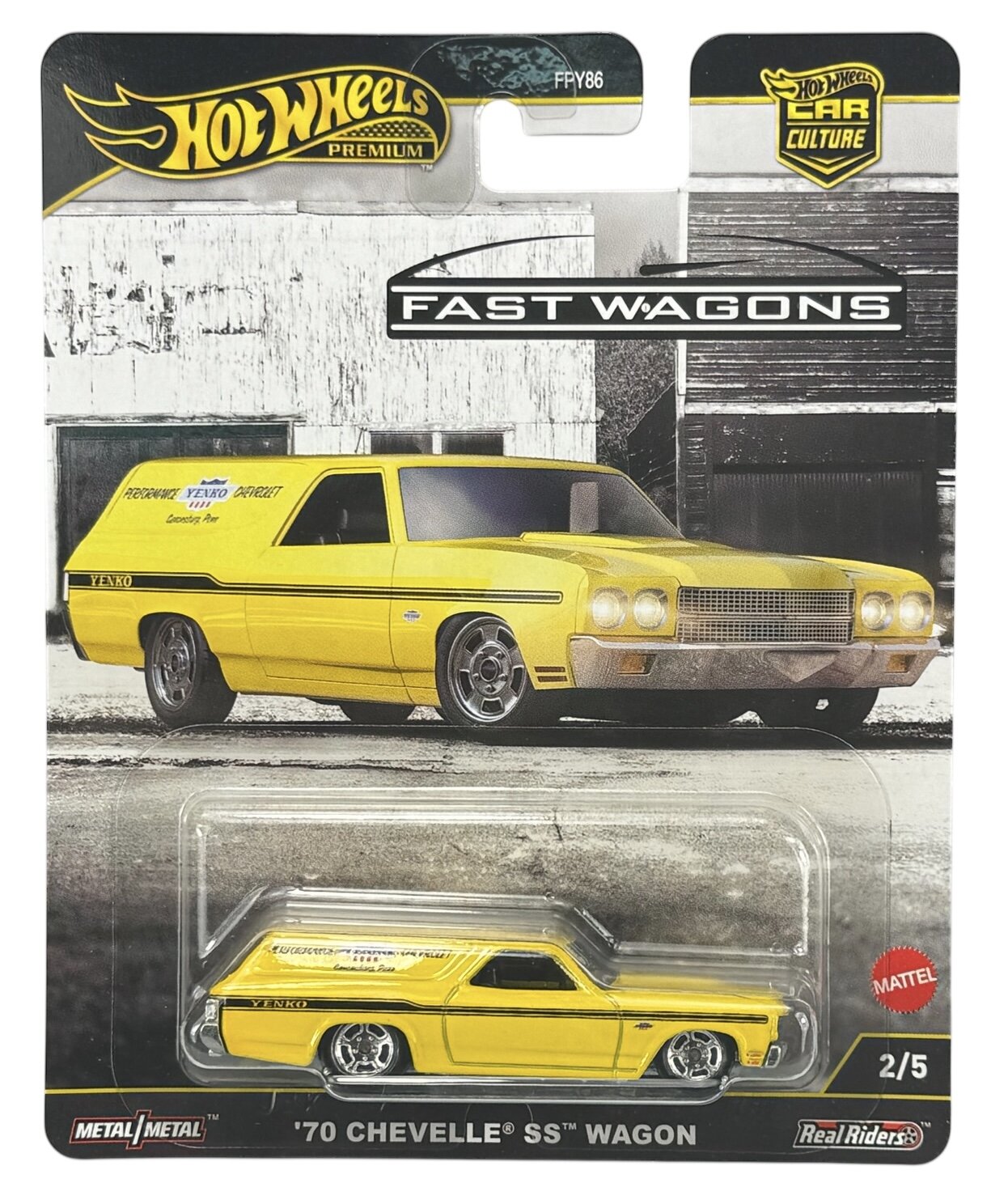 Opakowanie z modelem samochodu Hot Wheels Premium z serii Fast Wagons, przedstawiające żółty model \'70 Chevelle SS Wagon. Na opakowaniu widoczne są napisy: \'Hot Wheels Premium\', \'Fast Wagons\', \'Metal/Metal\', \'Real Riders\', oraz logo Mattel.