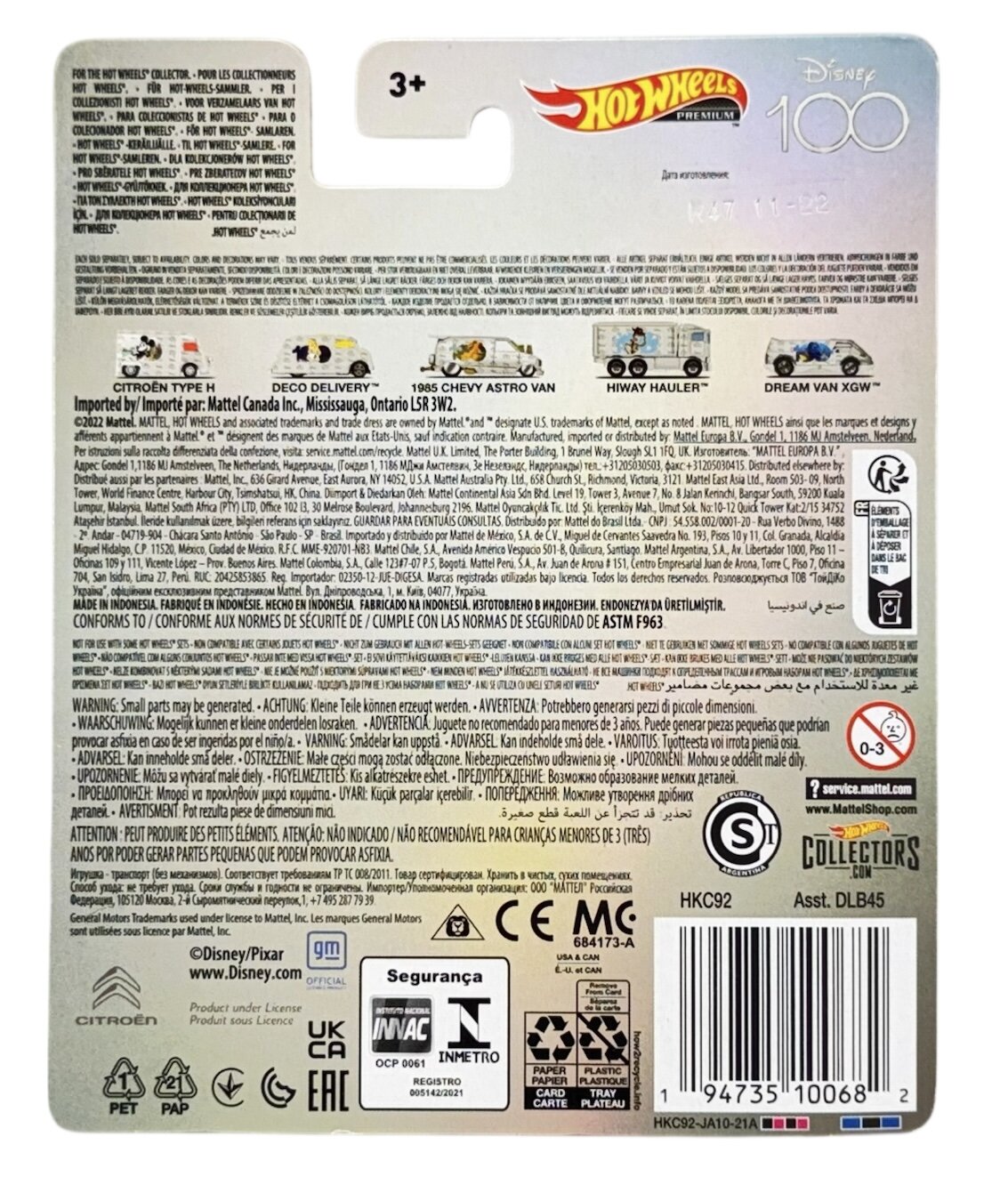 Opakowanie produktu Hot Wheels Premium z serii Disney 100, zawierające informacje o modelach samochodów, ostrzeżenia oraz oznaczenia certyfikatów bezpieczeństwa. Widoczne są logotypy Hot Wheels i Disney, a także kod kreskowy i różne symbole recyklingu.