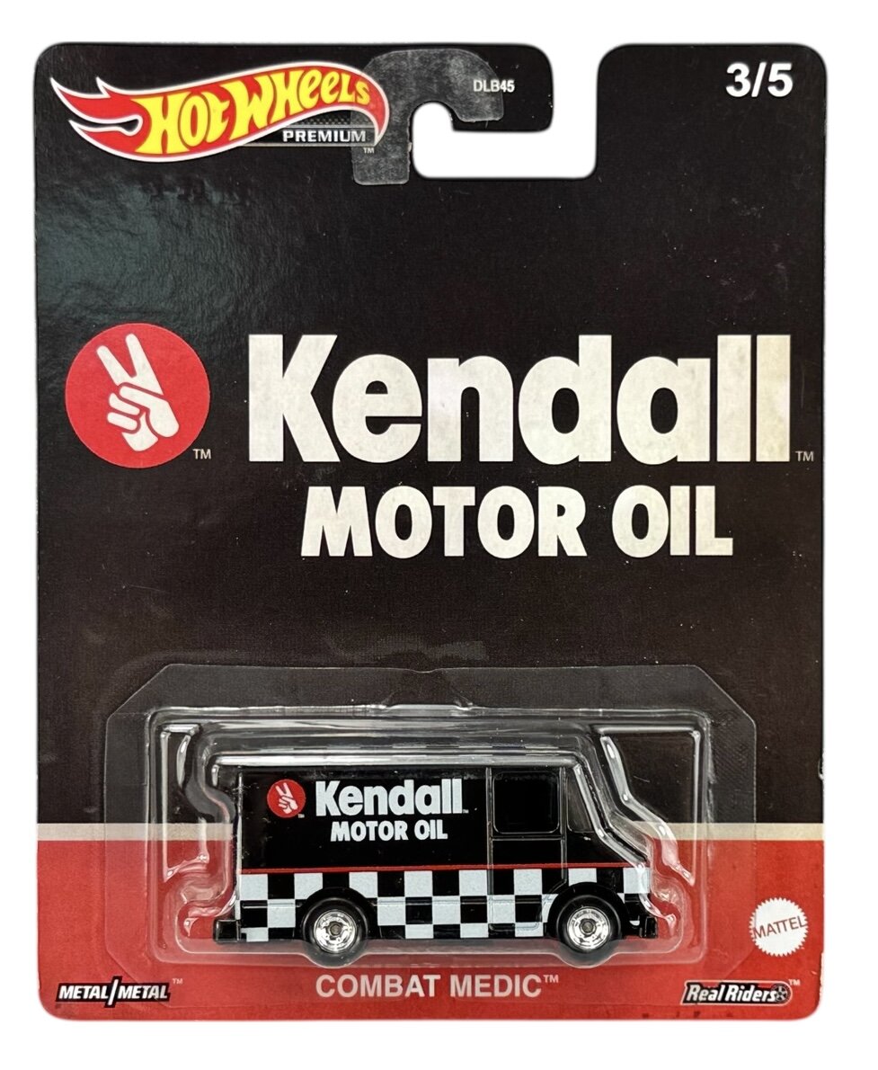 Opakowanie z modelem samochodu Hot Wheels Premium, przedstawiające czarny pojazd z napisem \'Kendall Motor Oil\' i wzorem szachownicy na dole. Na górze opakowania widnieje logo \'Hot Wheels Premium\' oraz napis \'3/5\'.
