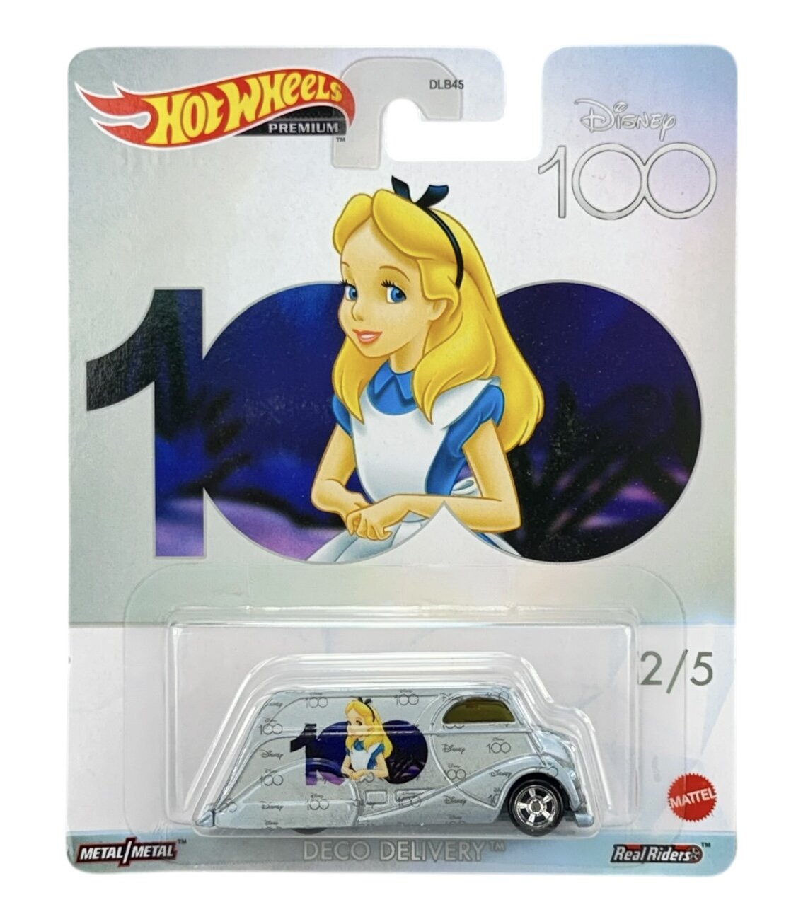 Opakowanie z metalowym modelem samochodu Hot Wheels Premium, przedstawiające postać z Alicji w Krainie Czarów na tle liczby 100. Widoczne są loga Hot Wheels Premium i Disney 100 oraz napis \'DECO DELIVERY\'.