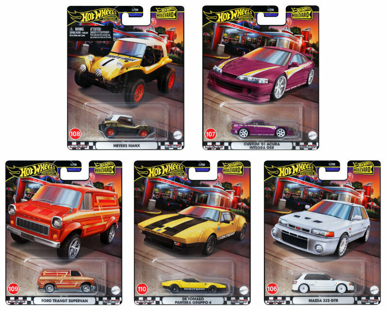 Na obrazie widoczne są pięć opakowań modeli samochodów Hot Wheels Premium Boulevard, każdy z innym pojazdem. Modele to: Meyers Manx, Custom \'01 Acura Integra GSR, Ford Transit Supervan, De Tomaso Pantera Gruppo 4, Mazda 323 GTR.