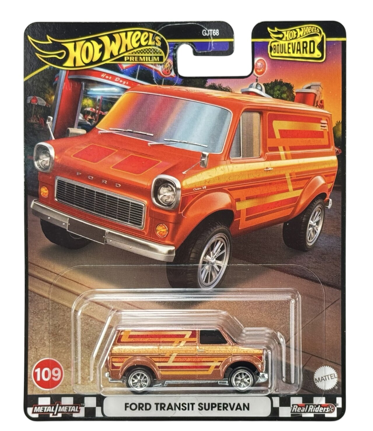 Opakowanie z modelem samochodu Hot Wheels Premium Boulevard, przedstawiające pomarańczowy Ford Transit Supervan z numerem 109. Na opakowaniu widoczne są napisy: \'Hot Wheels Premium\', \'Boulevard\', \'Metal/Metal\', \'Real Riders\' oraz \'Mattel\'.