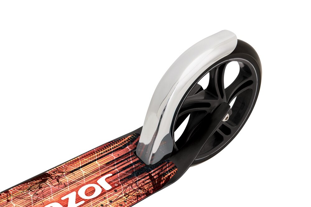 Hulajnoga RAZOR A5 Lux 13073067 Czarny podest jezdny szeroki antypoślizgowa powierzchnia maksymalne obciążenie do 100 kg hamulec tylny nożny w błotniku