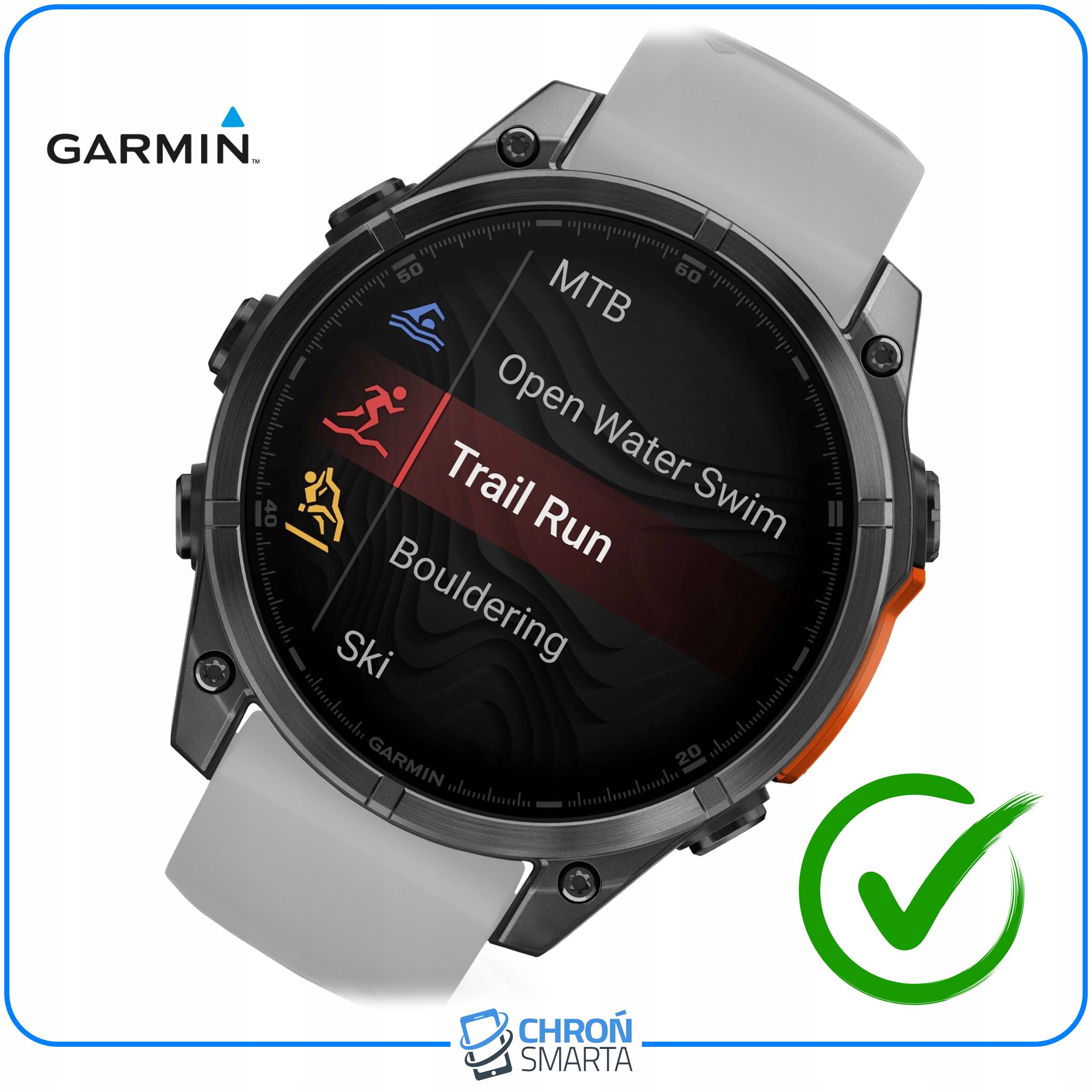 Smartwatch z białym paskiem wyświetla menu z opcjami: MTB, Open Water Swim, Trail Run, Bouldering, Ski. Widoczne są logotypy Garmin i ChronSmarta oraz zielony symbol zatwierdzenia.