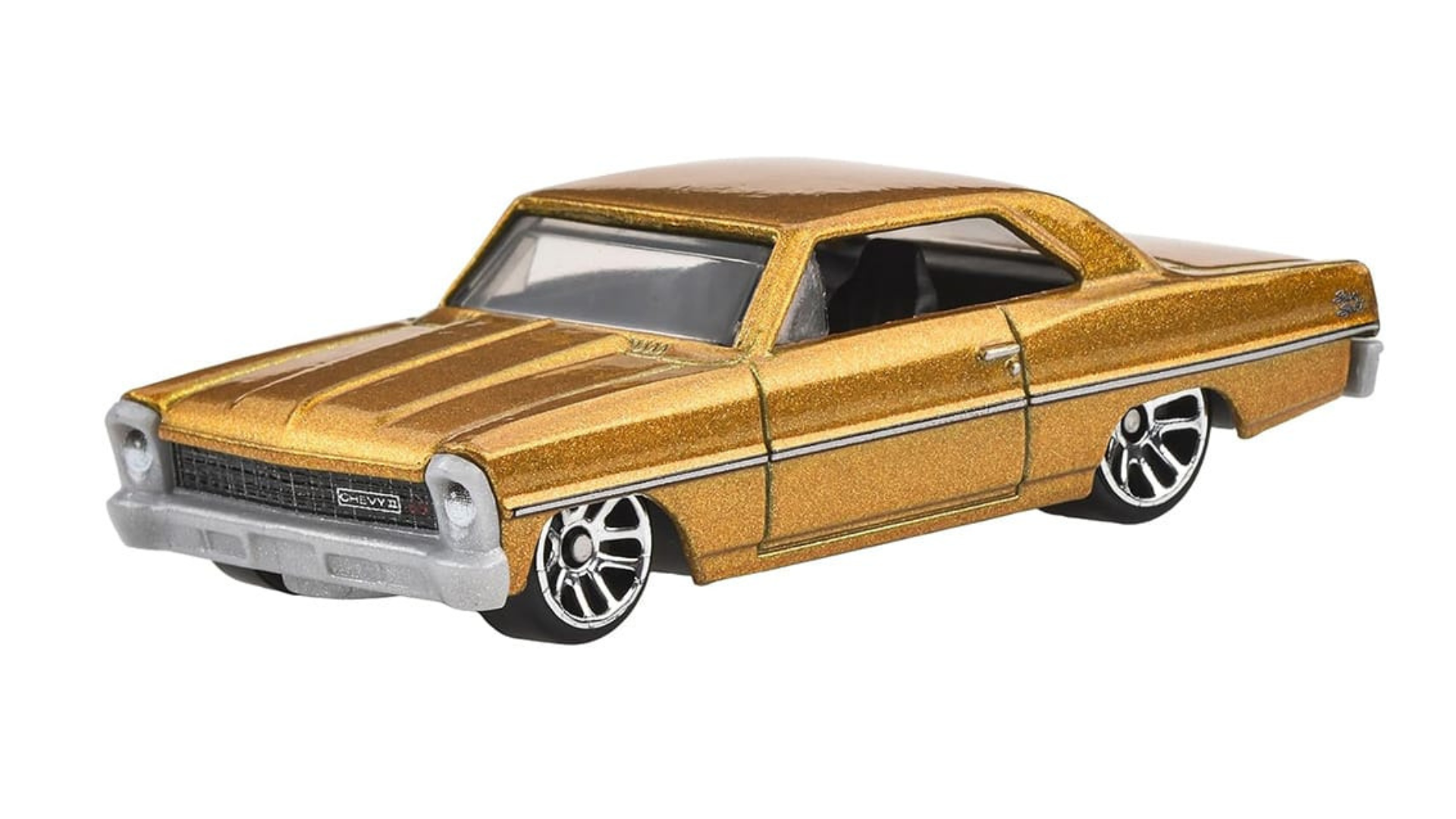 Model samochodu w kolorze złotym z czarnymi detalami i srebrnymi felgami. Na przodzie widoczny jest napis \'Chevy II\'.