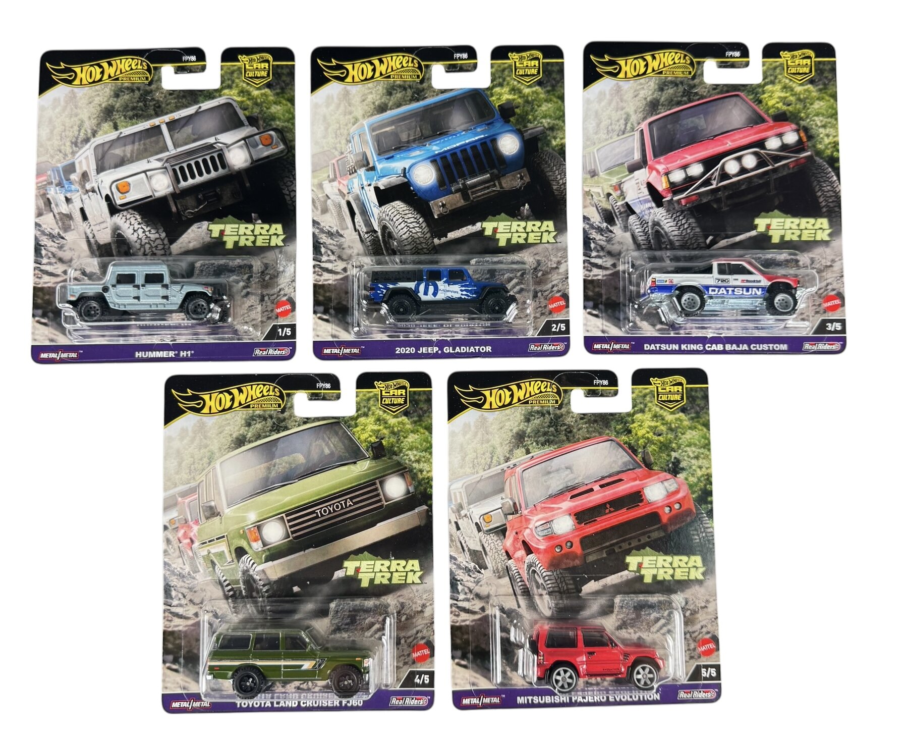 Zestaw pięciu metalowych modeli samochodów Hot Wheels Premium Terra Trek, w tym Hummer H1, 2020 Jeep Gladiator, Datsun King Cab Baja Custom, Toyota Land Cruiser FJ60 i Mitsubishi Pajero Evolution, zapakowanych w oryginalne opakowania z grafiką terenową.