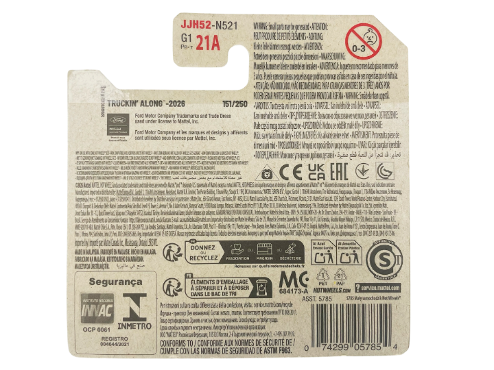 Opakowanie produktu z serii \'Truckin\' Along - 2026\', numer 151/250, zawiera ostrzeżenia i informacje w kilku językach oraz różne certyfikaty i oznaczenia bezpieczeństwa. Widoczny jest kod kreskowy oraz logo producenta \'Hot Wheels\'.