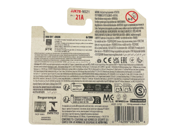 Opakowanie produktu z serii HW EV-2026, oznaczone jako 8/250, zawiera różne ostrzeżenia i informacje w kilku językach. Widoczne są symbole recyklingu, certyfikaty oraz kod kreskowy 074299057854.