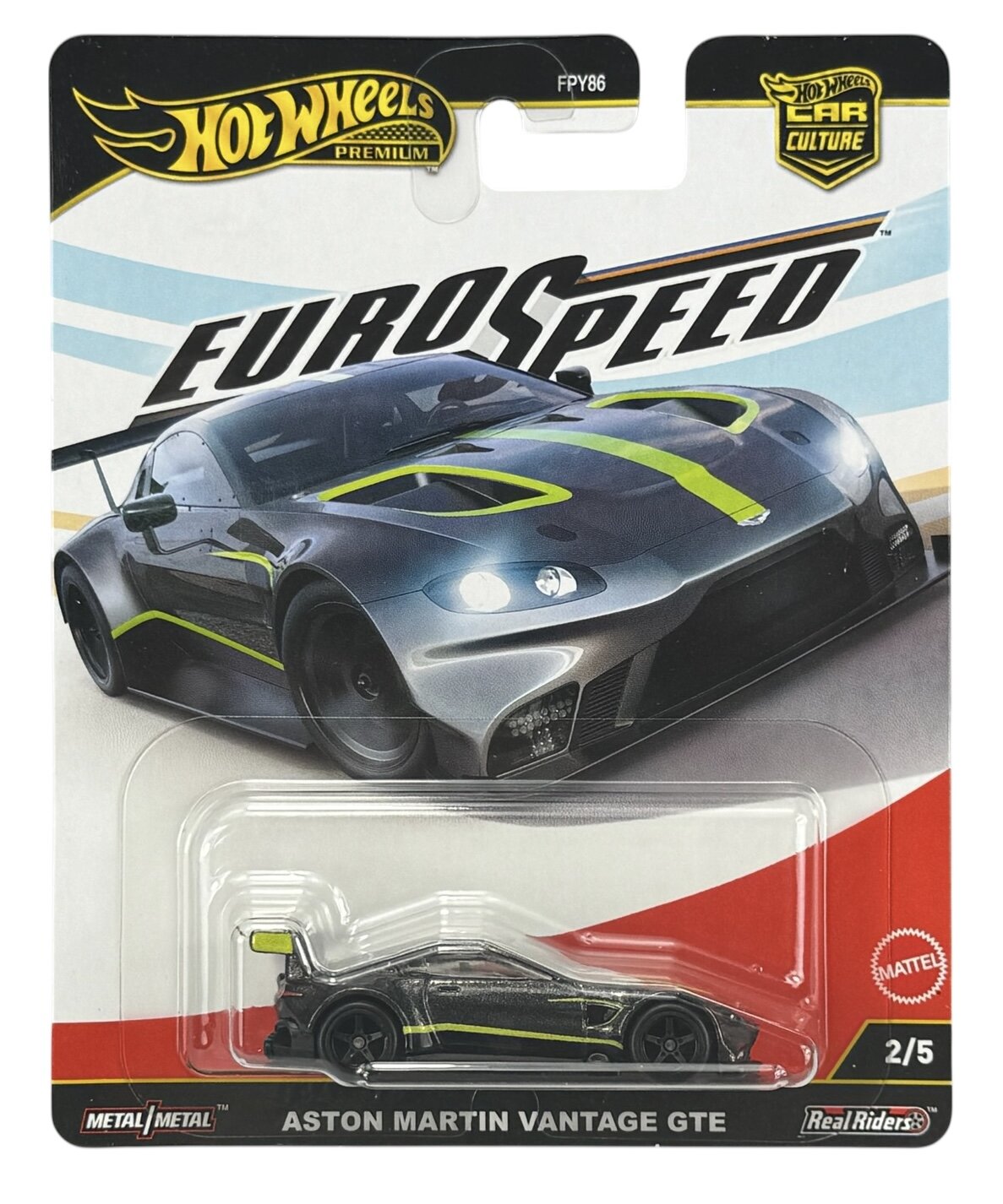 Opakowanie z modelem samochodu Hot Wheels Premium z serii Eurospeed, przedstawiające Aston Martin Vantage GTE. Na opakowaniu widnieje napis \'Metal/Metal\' oraz logo Mattel.